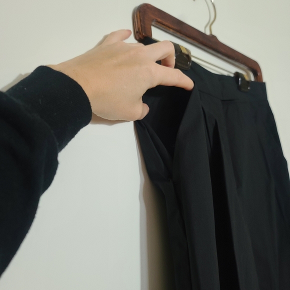 Massimo Dutti High-waist Pleated Black Trousers - Picture 7 of 8